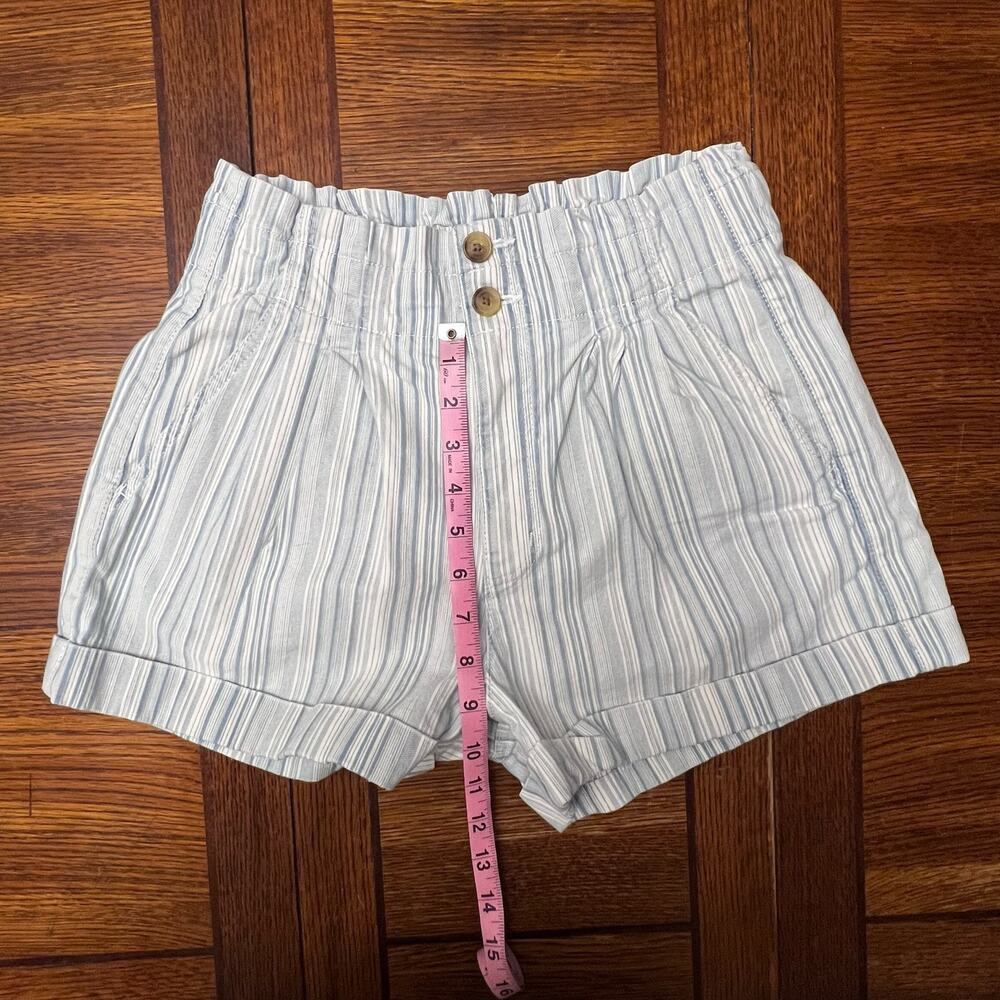 American Eagle AE Striped Mom Shorts Size 6 Light Blue White Ultra High Rise - Picture 13 of 16